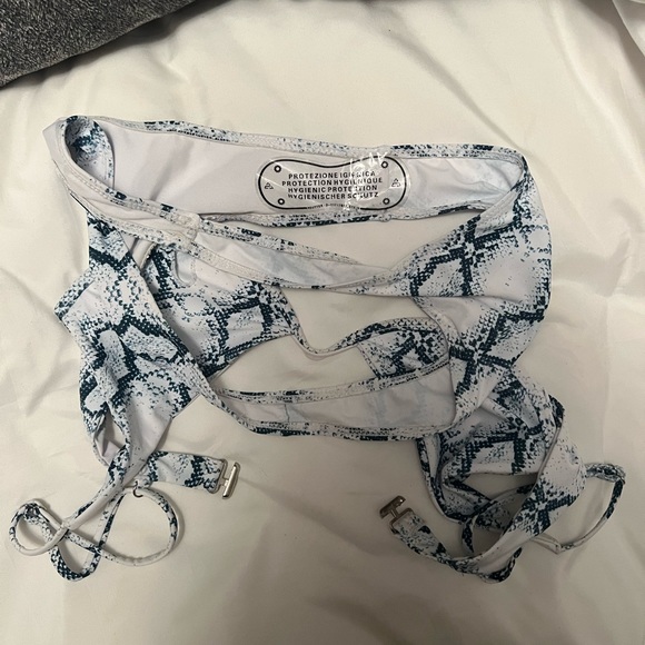 Ozei swim - unworn unused bikini set - Picture 2 of 3